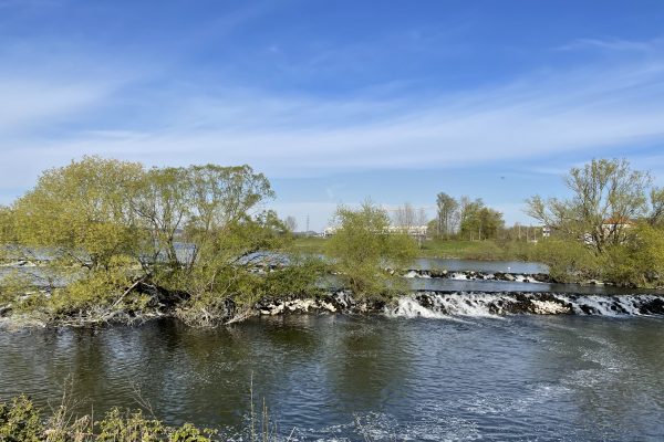 Das Foto zeigt die Ruhrkaskaden in Hattingen, die ein guter Ort für ein Picknick im Ruhrgebiet sind