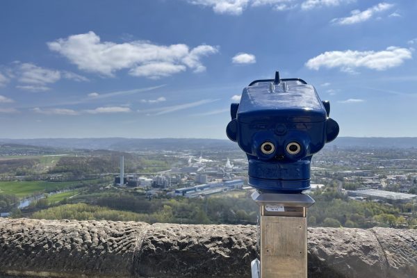 Das Foto zeigt die Aussicht von der Hohensyburg auf das Dortmunder Ruhrtal