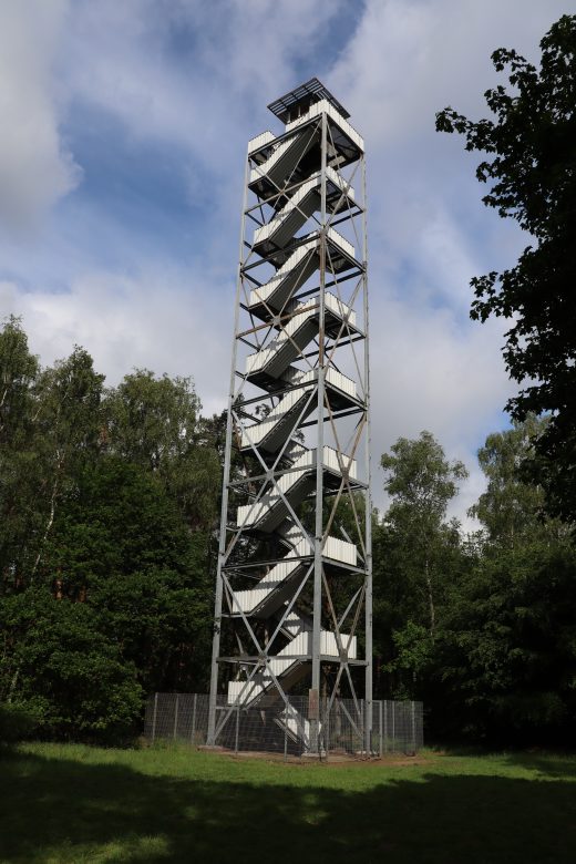 Das Foto zeigt den Feuerschutzturm Galgenberg