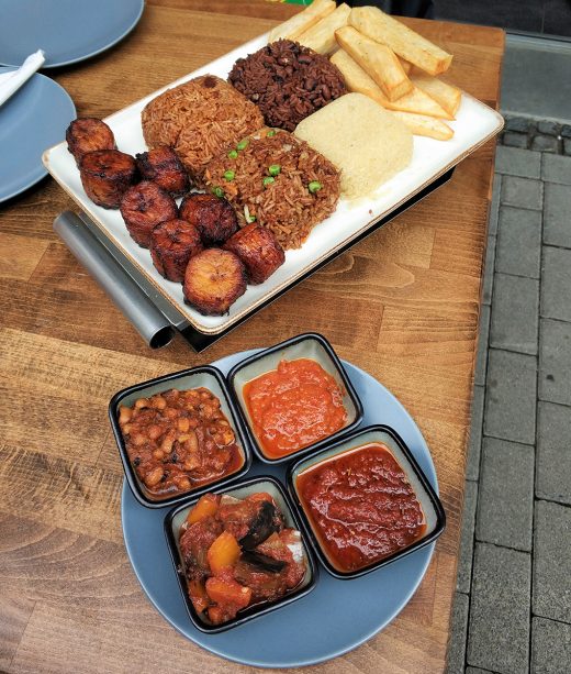 Das Foto zeigt afrikanische Spezialitäten im Mataa’s Kitchen in Dortmund