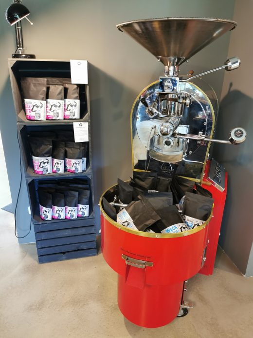 Das Foto zeigt Kaffeesorten und -zubehör im Mahlgrad-Store Oberhausen