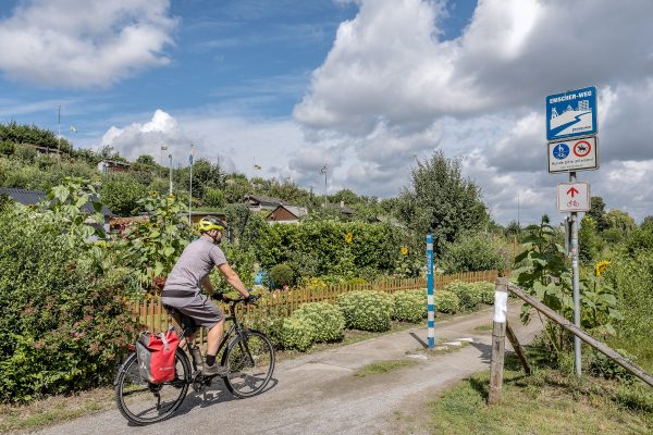 Das Foto zeigt Jochen bei seiner Radtour durch Dortmund auf dem Emscher-Weg