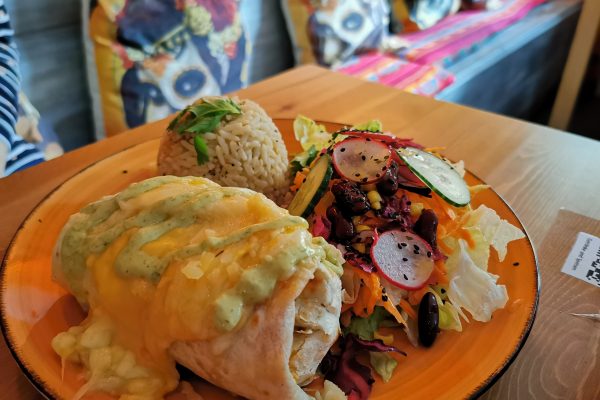 Das Foto zeigt Burrito con Pollo in der TequilaRia in Bochum