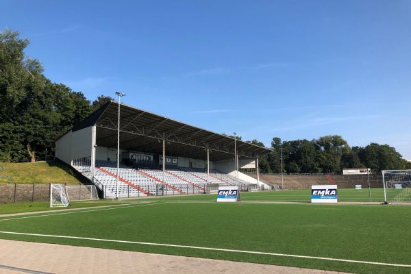 Die Tribüne des Westfalia Herne Fußballstadions