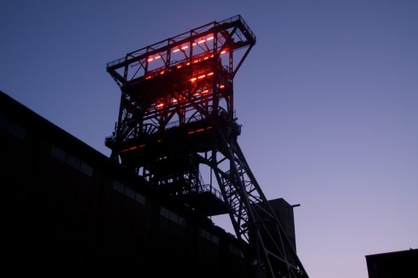 Das Foto zeigt die Zeche Consol in Gelsenkirchen - einen von zahlreichen Fotospots im Ruhrgebiet bei Nacht