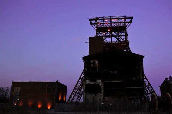 Das Foto zeigt die Zeche Consol in Gelsenkirchen - einen von zahlreichen Fotospots im Ruhrgebiet bei Nacht