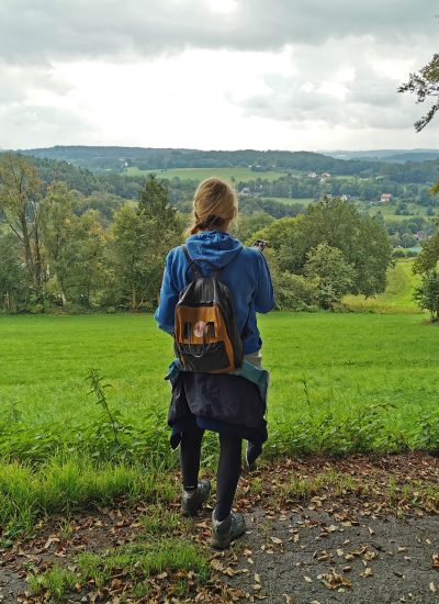 Das Foto zeigt Heike beim Wandern in Hattingen