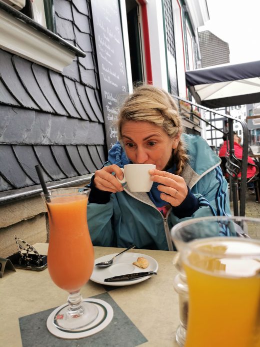 Das Foto zeigt Heike im Café Adele in Hattingen