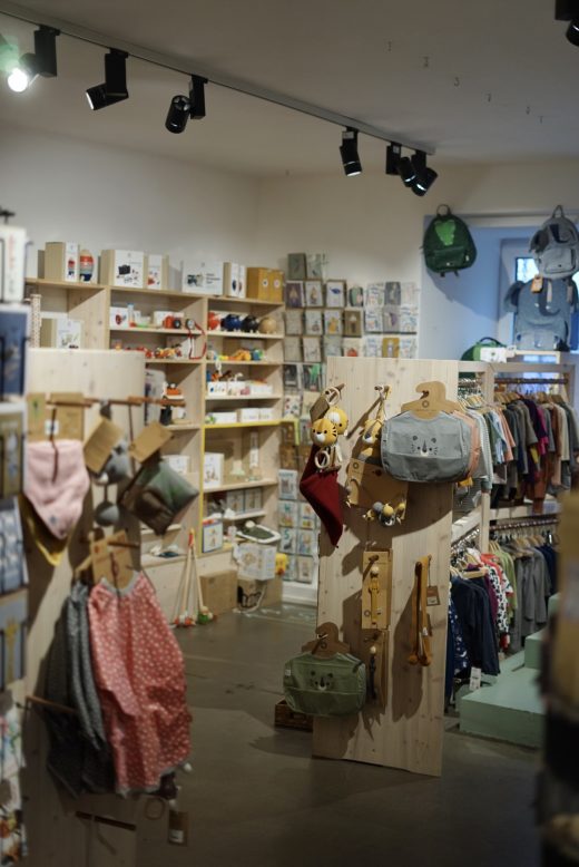 Das Foto zeigt Kindersachen und Deko im cob Concept Store in Essen-Rüttenscheid