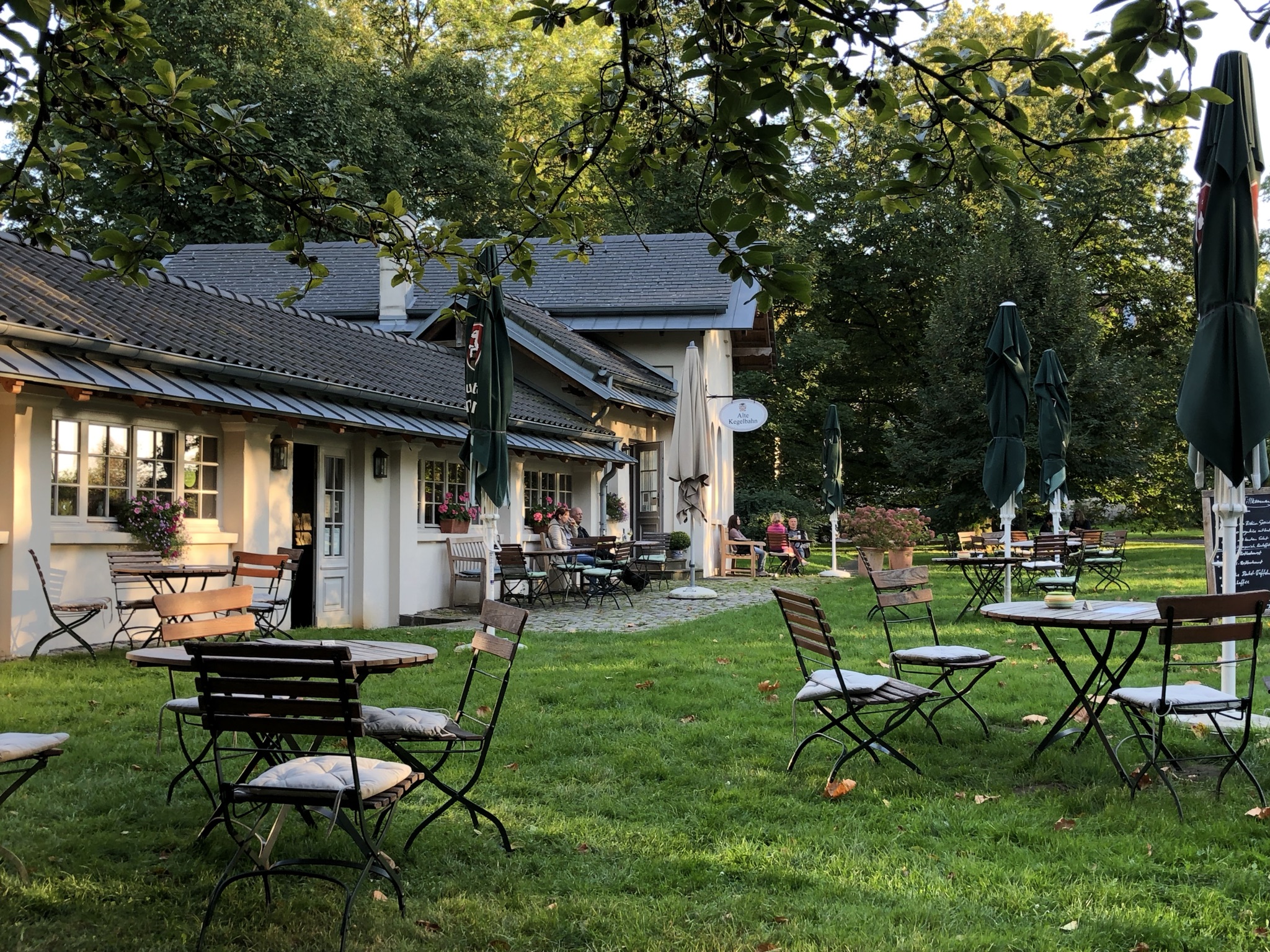 Das Café alte Kegelbahn im Schlosspark von Schloss Cappenberg