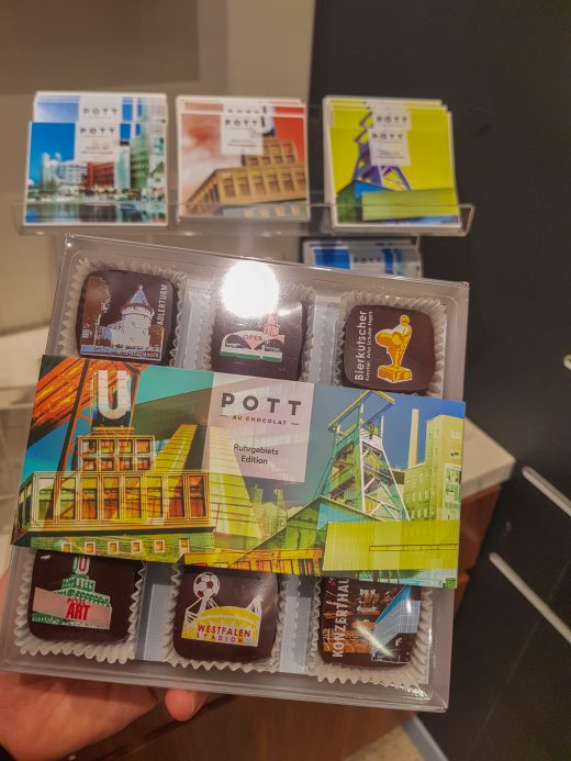 Das Foto zeigt Ruhrpottpralinen in der Schokoladenmanufaktur Pott au Chocolat im Kaiserviertel in Dortmund