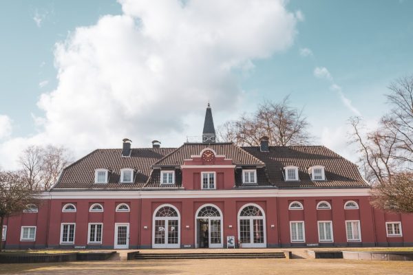 Das Bild zeigt das kleine Schloss des Schloss Oberhausen