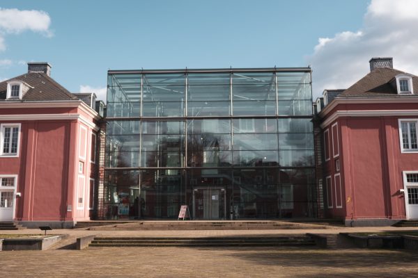 Das Bild zeigt die LUDWIGGALERIE im Schloss Oberhausen von außen