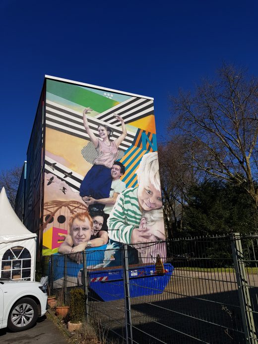 Das Foto zeigt ein Graffitti an der Alfredstraße in Essen