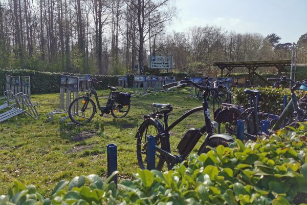 Das Foto zeigt den Fahrrad-Park bei Elke’s Treff an der Grafenmühle in Bottrop