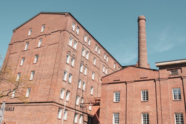 Das Bild zeigt die Küppersmühle in Duisburg