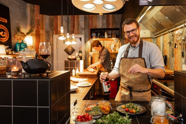 Das Foto zeigt Nicolai Menting und Tibor Werzl vom Restaurant FIVE in Bochum