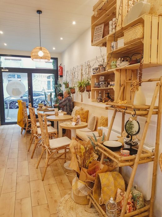 Das Foto zeigt die kleine Verkaufsecke in Tatis Café in der Dortmunder Nordstadt