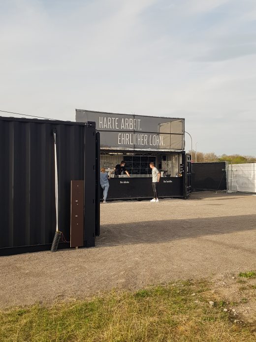 Das Foto ziegt den Bergmann Bier Container im Umschlagplatz im Hafen der Dortmunder Nordstadt