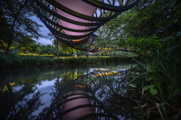 Das Bild zeigt die Brücke Slinky Springs to Fame in Oberhausen