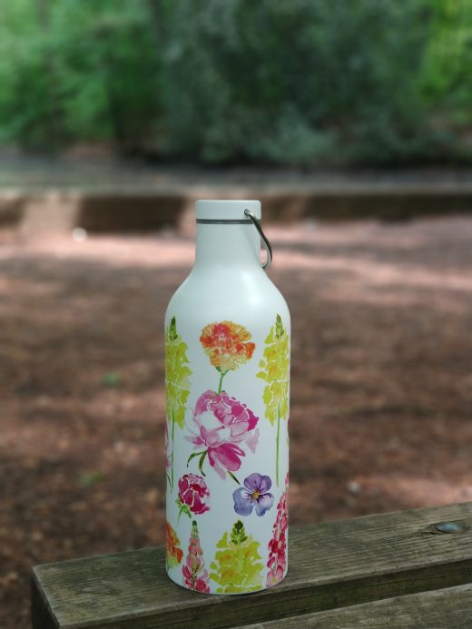 Das Foto zeigt eine Trinkflasche beim Spazieren im Ruhrebiet