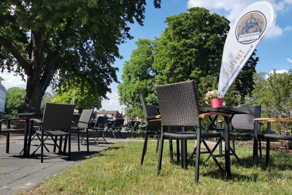 Das Bilt zeigt die Außenplätze der Kaffeemanufaktur Pohl's Mühle in Hamm