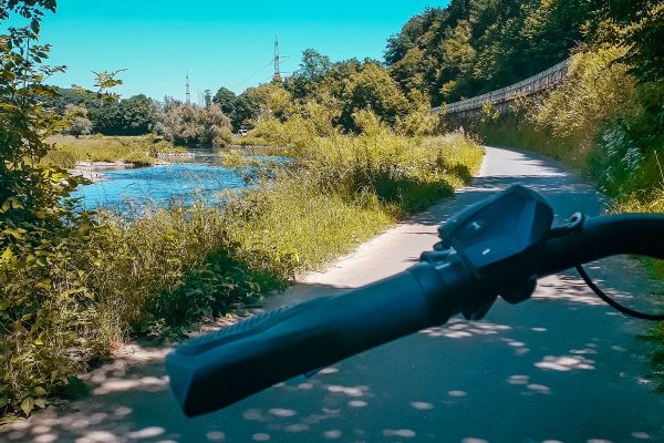 Das Foto zeigt ein Fahrrad auf dem RuhrtalRadweg in Bochum Dahlhausen