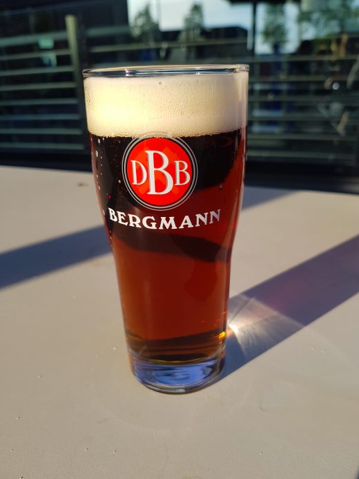 Das Foto zeigt ein Bergmann Spezial der Stehbierhalle der Bergmann Brauerei in Dortmund