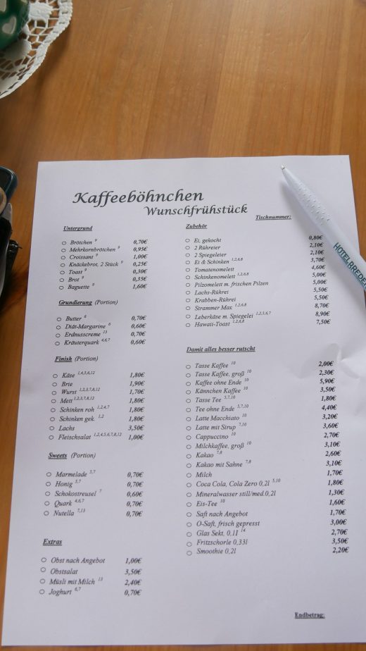 Das Foto zeigt die Frühstückskarte im Café Kaffeeböhnchen in Essen Borbeck