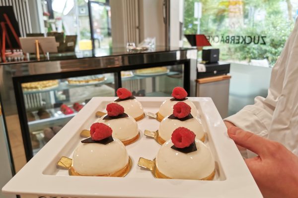 Das Foto zeigt Mousse Törtchen im Café Die kleine Zuckerbäckerei in Bochum