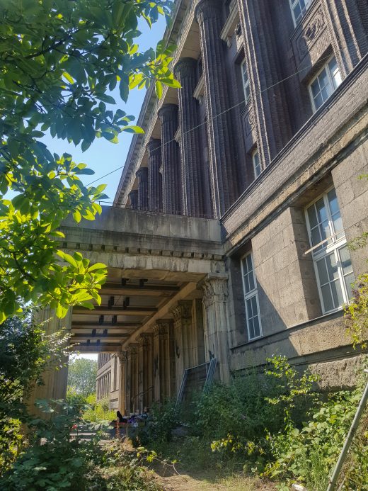 Das Foto zeigt die ehemalige Hoeschzentrale in Dortmund, ein Lost Place im Ruhrgebiet