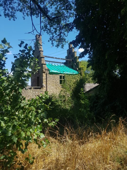 Das Foto zeigt das Haus Steinhausen in Dortmund, ein Lost Place im Ruhrgebiet