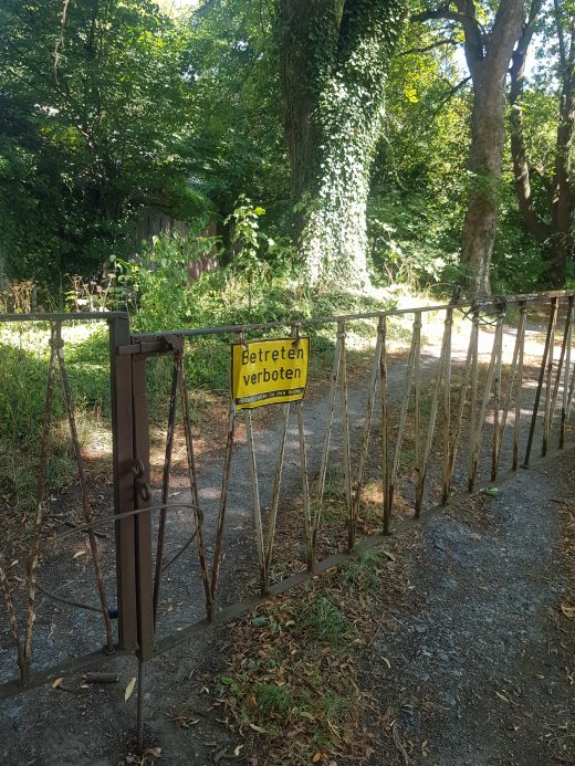 Das Foto zeigt das Haus Steinhausen in Dortmund, ein Lost Place im Ruhrgebiet