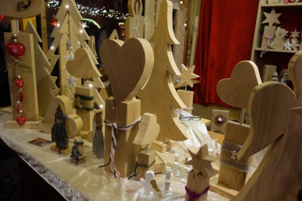 Das Bild zeigt Holz-Artikel auf der Bochumer Weihnacht