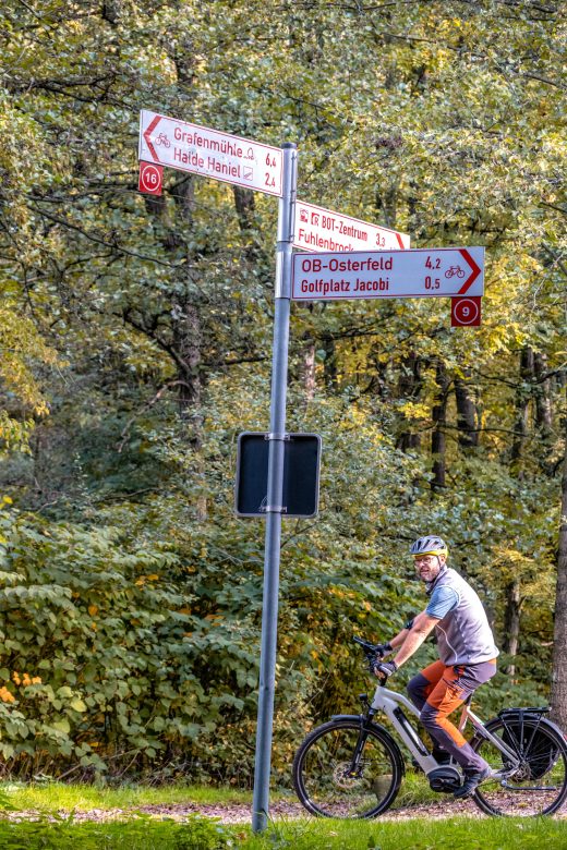 Das Foto zeigt Jochen mit dem ROSE XTRA WATT auf der Jacobi-Trasse in Oberhausen