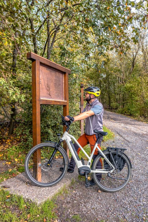 Das Foto zeigt Jochen mit dem ROSE XTRA WATT am Fuß der Halde Haniel in Bottrop