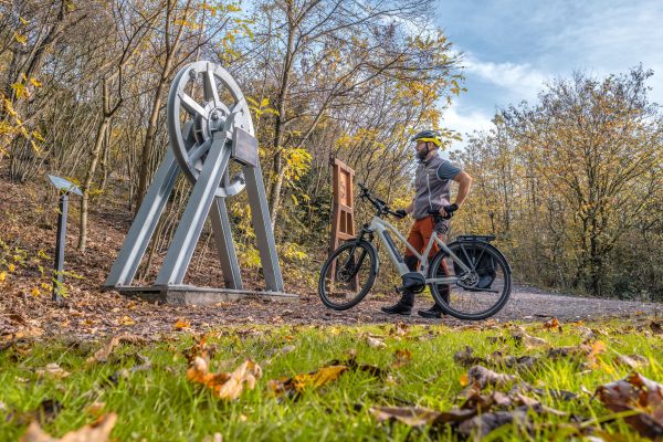 Das Foto zeigt Jochen mit dem ROSE XTRA WATT am Fuß der Halde Haniel in Bottrop