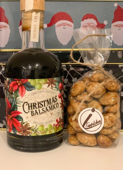 Das Foto zeigt Weihnachtsbalsamico und Rumrosienen im Geschenkeladen i-Tüpfelchen in Essen