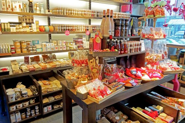 Das Bild zeigt das Geschäft "Violas Gewürze & Delikatessen" in Essen Rüttenscheid