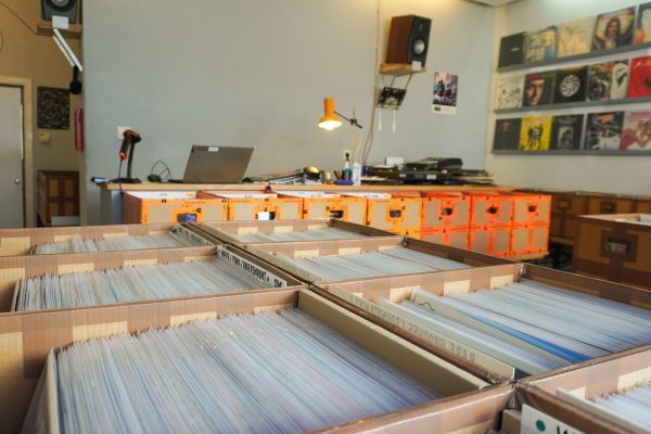 Das Foto zeigt den Schalplattenladen Bahlo Records im Kortländer Kiez in Bochum