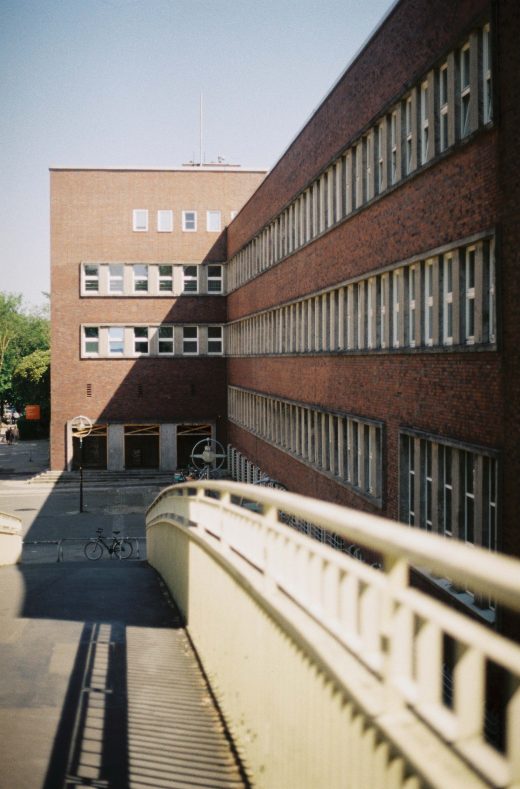 Das Foto zeigt die FH Design in Dortmund, die Nina bei ihrer Fototour mit der Analogkamera fotografiert hat