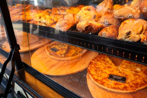 Das Foto zeigt Gebäck und Brötchen der Bäckerei Schmidtmeier aus dem Feierabendmarkt in Bochum