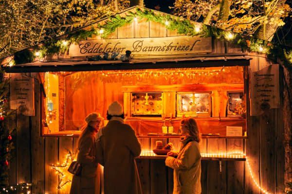 Das Foto zeigt den Weihnachtsmarkt im Fredenbaumpark in Dortmund