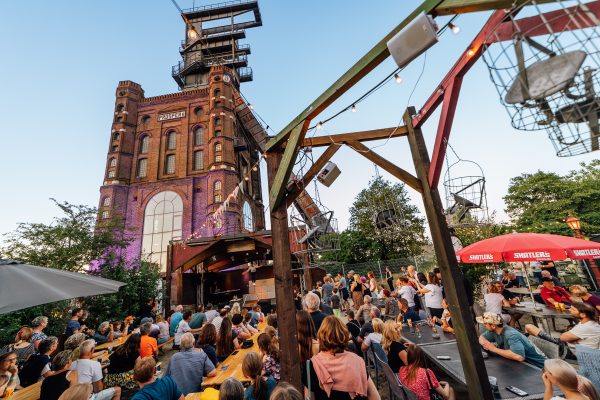 Das Foto zeigt den Malakoffturm in Bottrop bei der ExtraSchicht - Die Nacht der Industriekultur