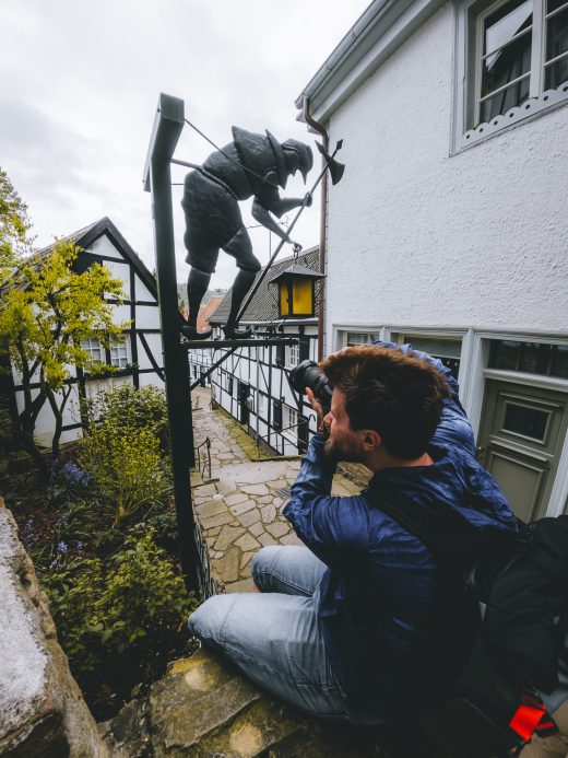 Das Foto zeigt Pascal in der Altstadt von Essen-Kettwig