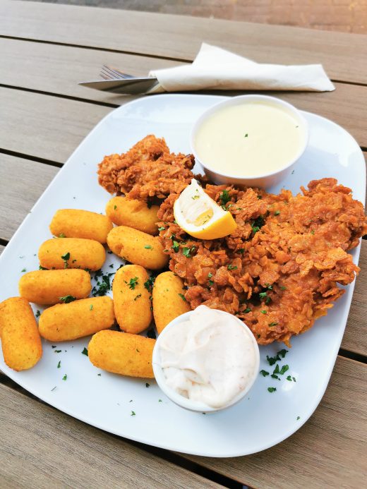 Das Foto zeigt Essen im Schnitzelpoint an der Römer-Lippe-Route