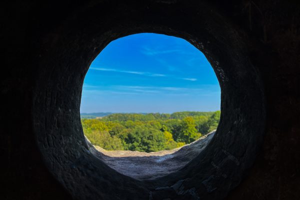 Das Foto zeigt die Externsteine an der Römer-Lippe-Route