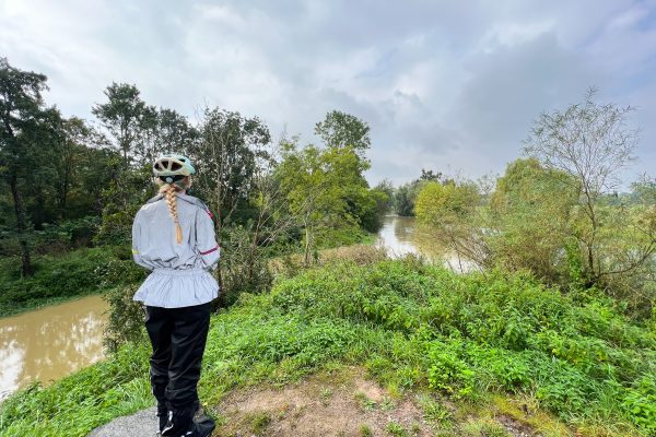 Das Foto zeigt Sandra an der Römer-Lippe-Route