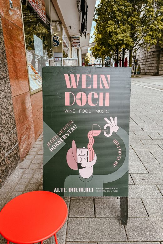 Das Foto ziegt ein Plakat des Weinfests Wein Doch in Mülheim an der Ruhr