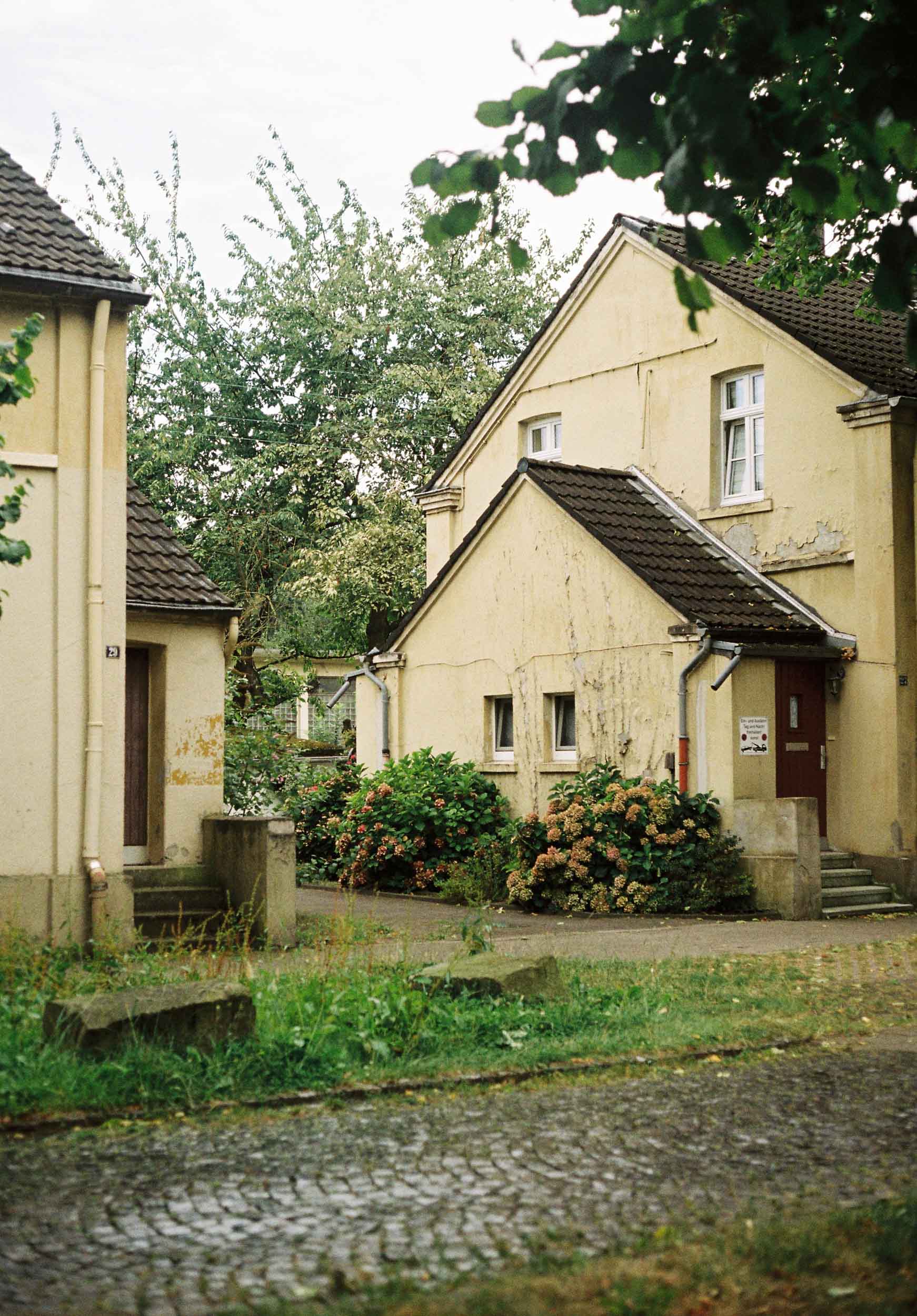 Das Foto zeigt ein Wohnhaus im Gelsenkirchener Stadtteil Dickebank